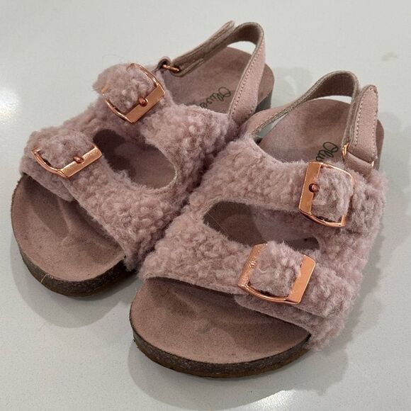 Girls pink slip on sandals, Slides, Girls fuzzy shoes, size 8, Olive & Edie - Picture 1 of 4